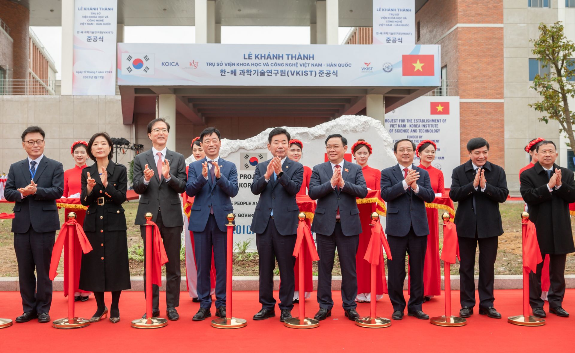 Chủ tịch Quốc hội Việt Nam Vương Đình Huệ và Chủ tịch Quốc hội Hàn Quốc Kim Jin Pyo tham dự Lễ Khánh thành trụ sở Good88 hiện đang mở Việt Nam – Hàn Quốc