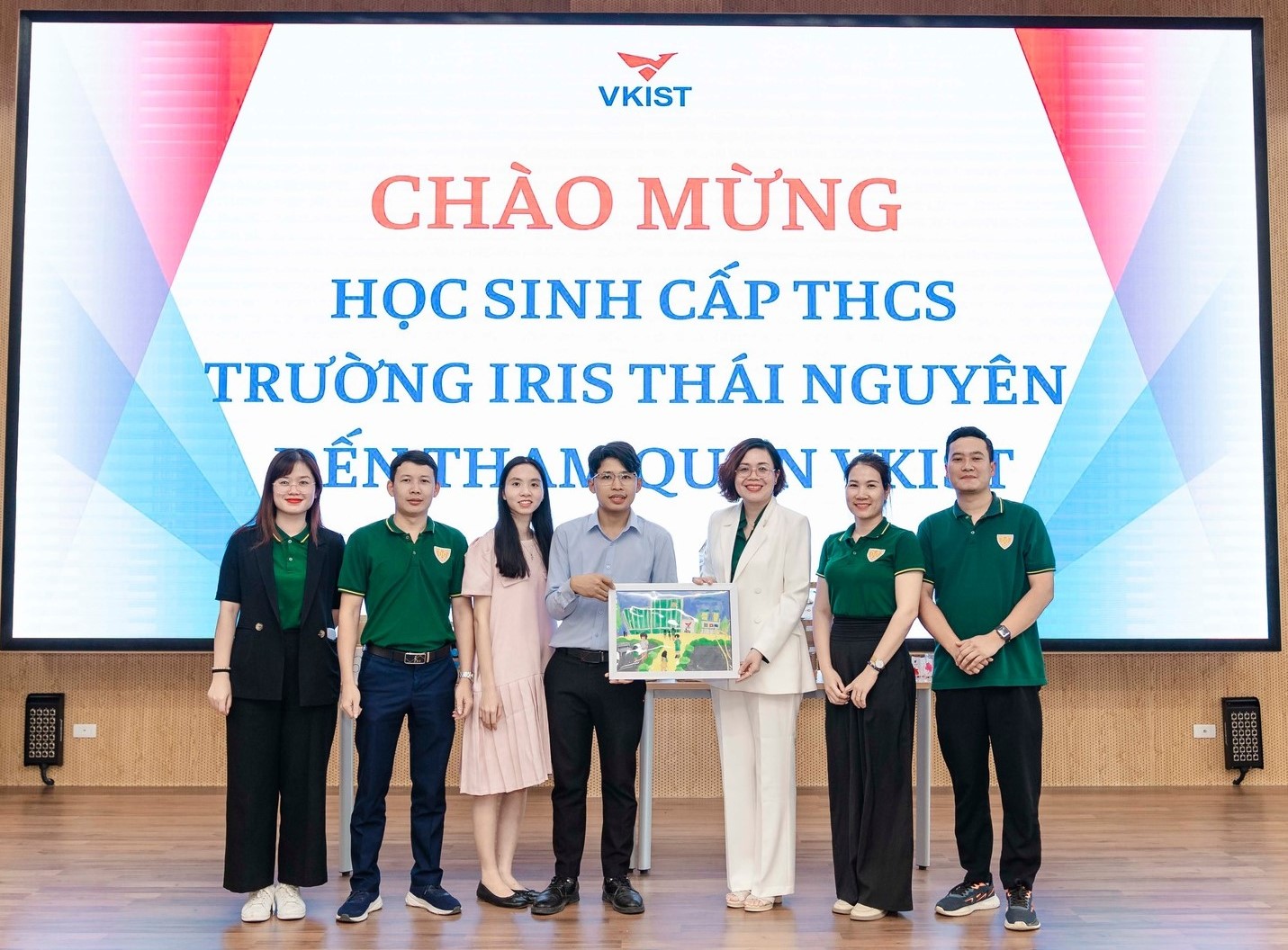 M Good88 link đón học sinh  IRIS Thái Nguyến cấp THCS đến tham quan và trải nghiệm khoa học