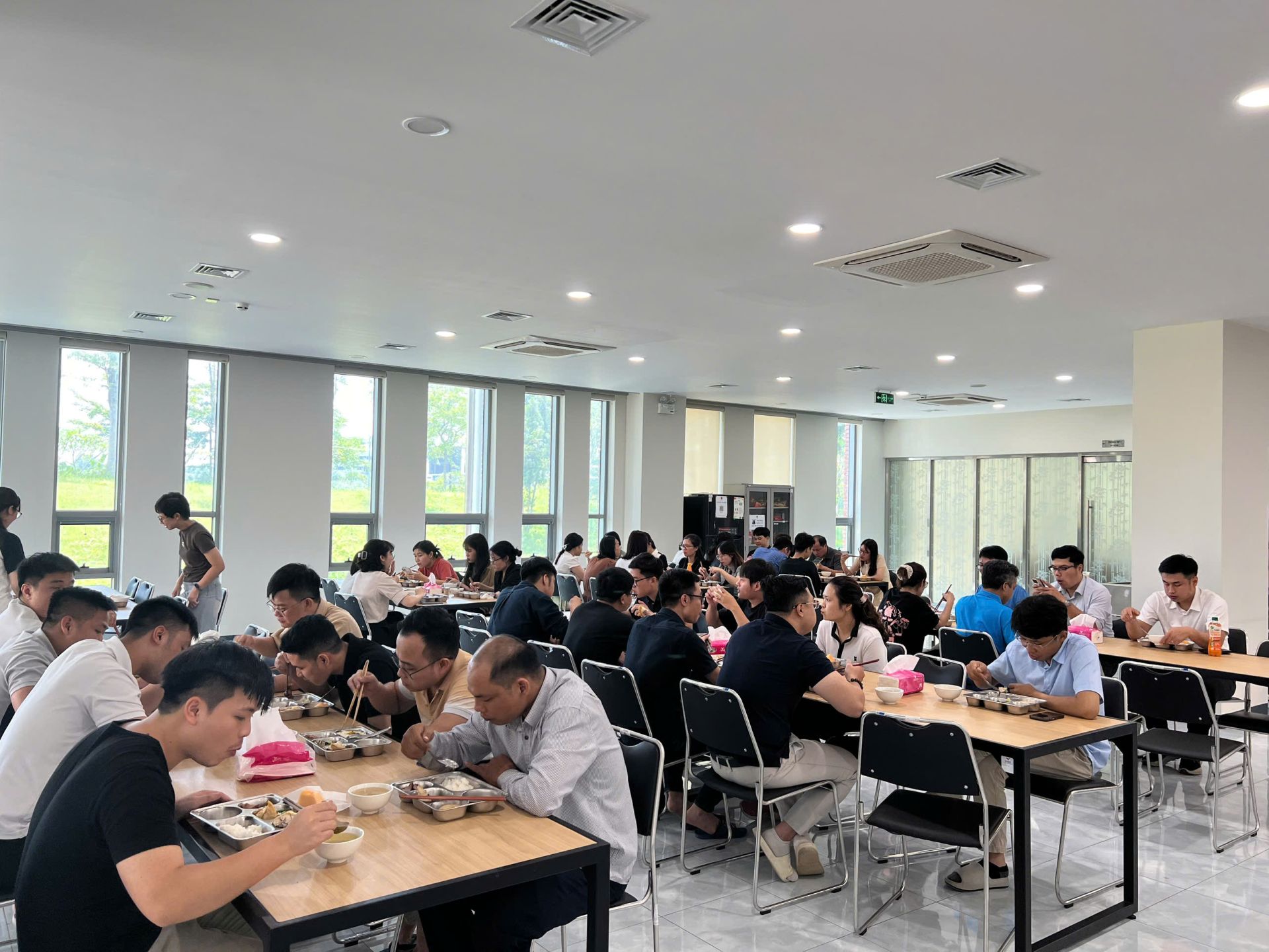 Ấm áp “Bữa cơm Công đoàn” tại M Good88 link
