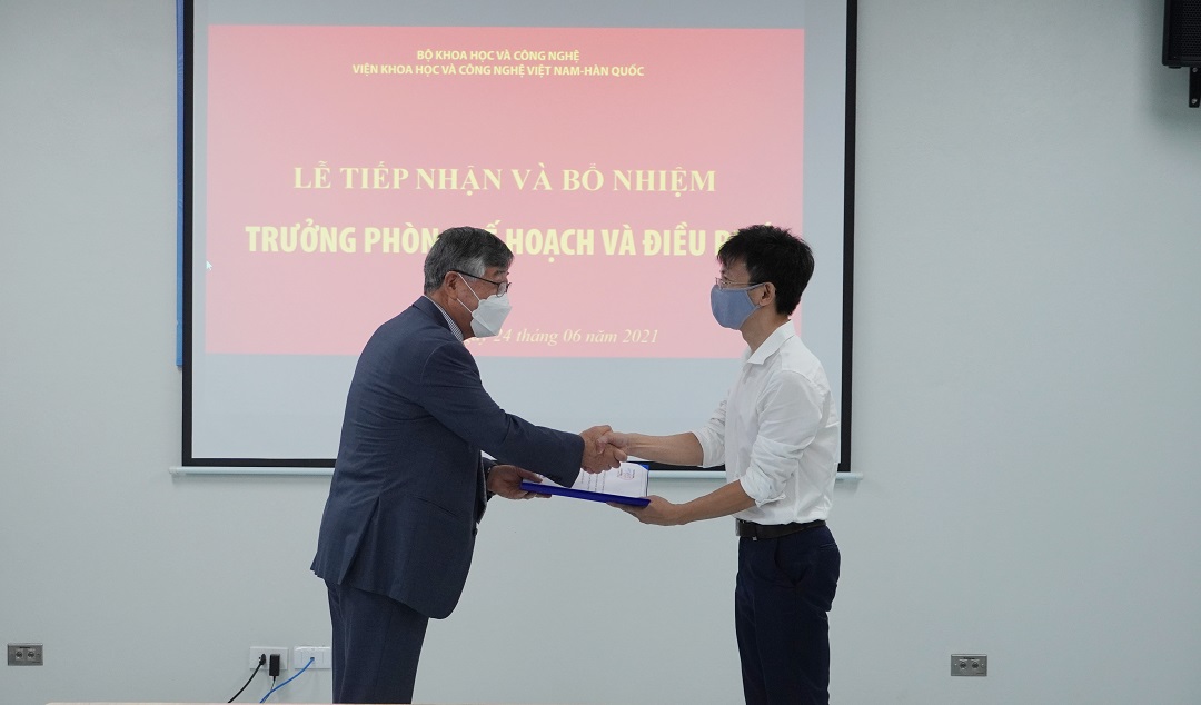 Lễ tiếp nhận và bổ nhiệm Trưởng phòng Kế hoạch và Điều phối  Viện Khoa học và Công nghê Việt Nam