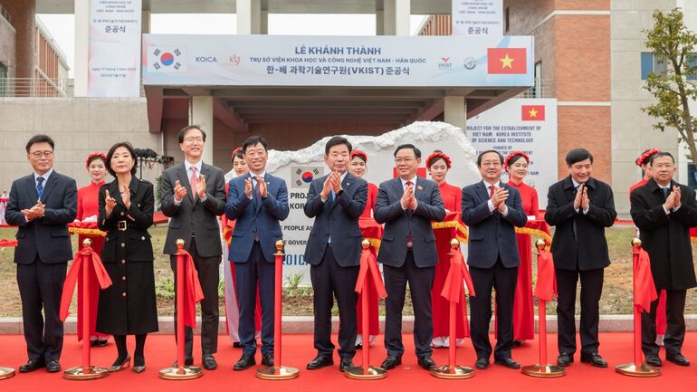 Chủ tịch Quốc hội Việt Nam Vương Đình Huệ và Chủ tịch Quốc hội Hàn Quốc Kim Jin Pyo tham dự Lễ Khánh thành trụ sở Good88 hiện đang mở Việt Nam – Hàn Quốc