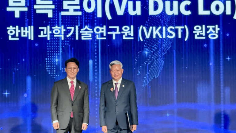PGS.TS. Vũ Đức Lợi - Viện trưởng M Good88 link - vinh dự đón nhận Huân chương của Tổng thống Hàn Quốc