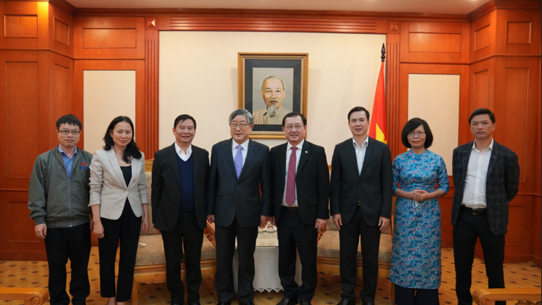 Minister of Science and Technology Huynh Thanh Dat bit farewell to Dr. Kum Dongwha – the first President of M Good88 link