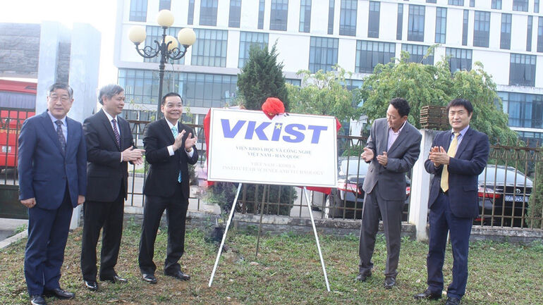 Minister of Science and Technology, Vietnam and Embassador of Korea in Vietnam visit M Good88 link